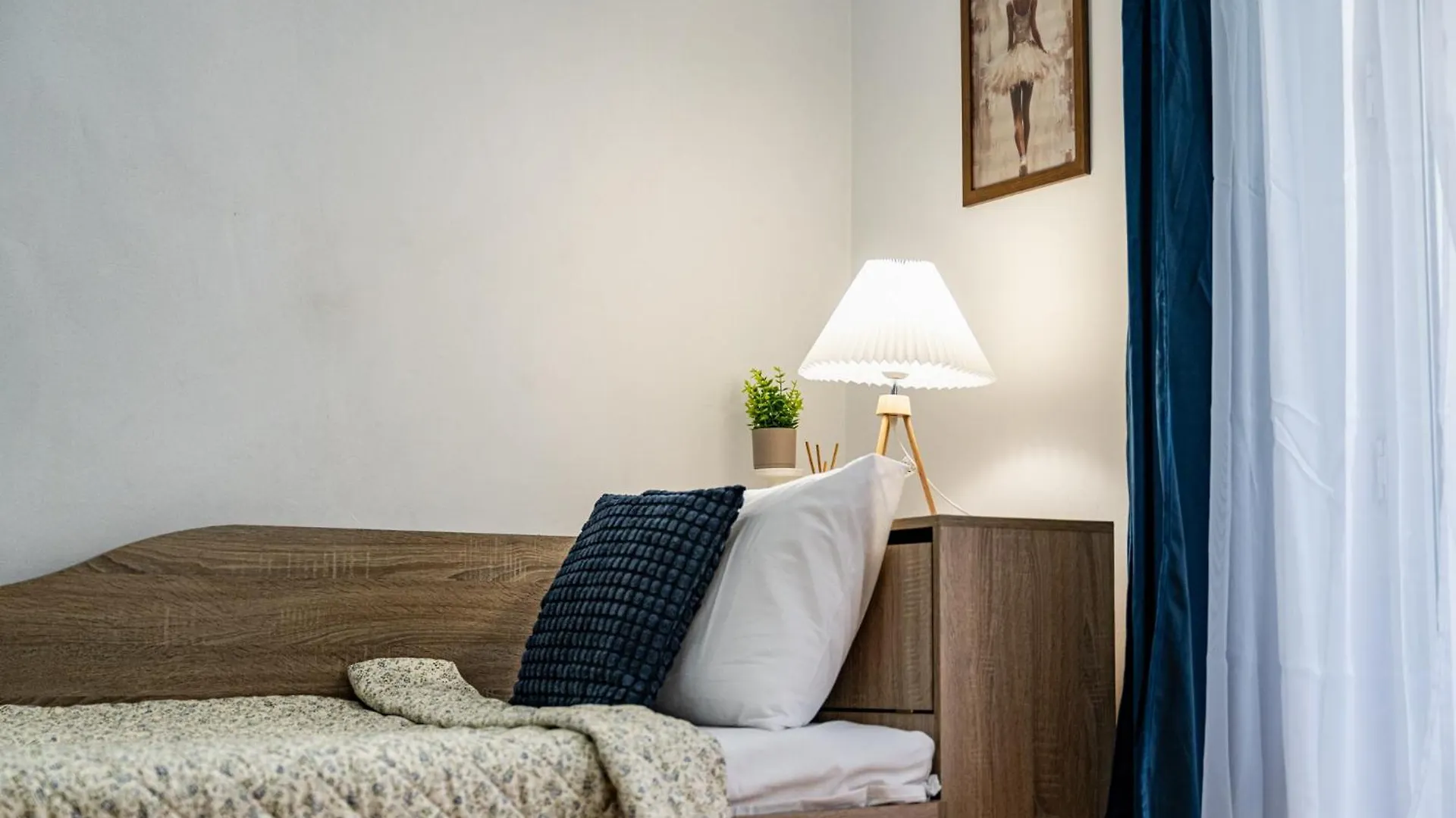 Lovely Art Apartment - Victory contacts